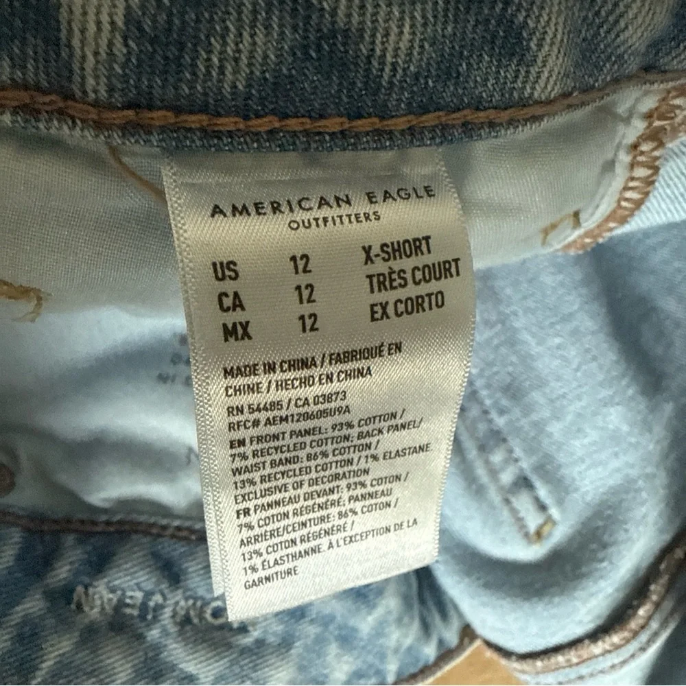 American Eagle Women’s Strigid Mom Light Blue Jeans Size 12 XShort - Picture 8 of 10